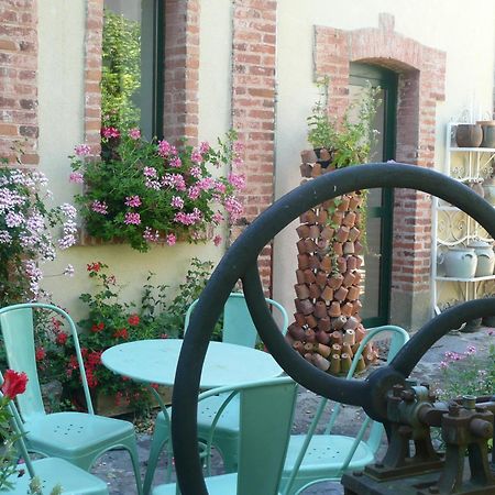Au Fond De La Cour Bed & Breakfast Veyre-Monton ภายนอก รูปภาพ