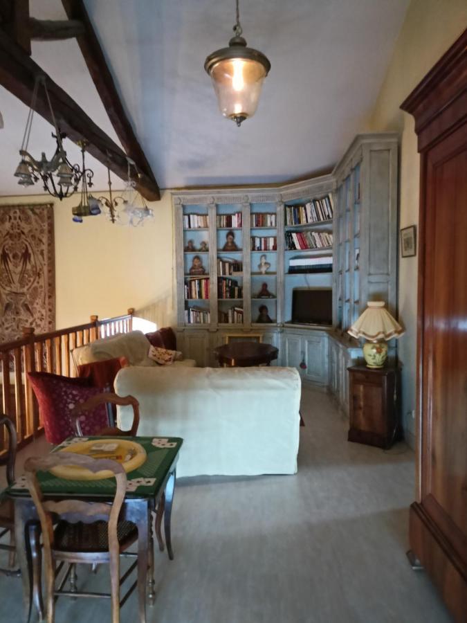 Au Fond De La Cour Bed & Breakfast Veyre-Monton ภายนอก รูปภาพ