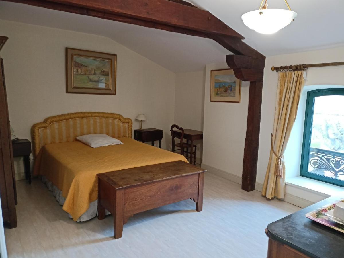 Au Fond De La Cour Bed & Breakfast Veyre-Monton ภายนอก รูปภาพ