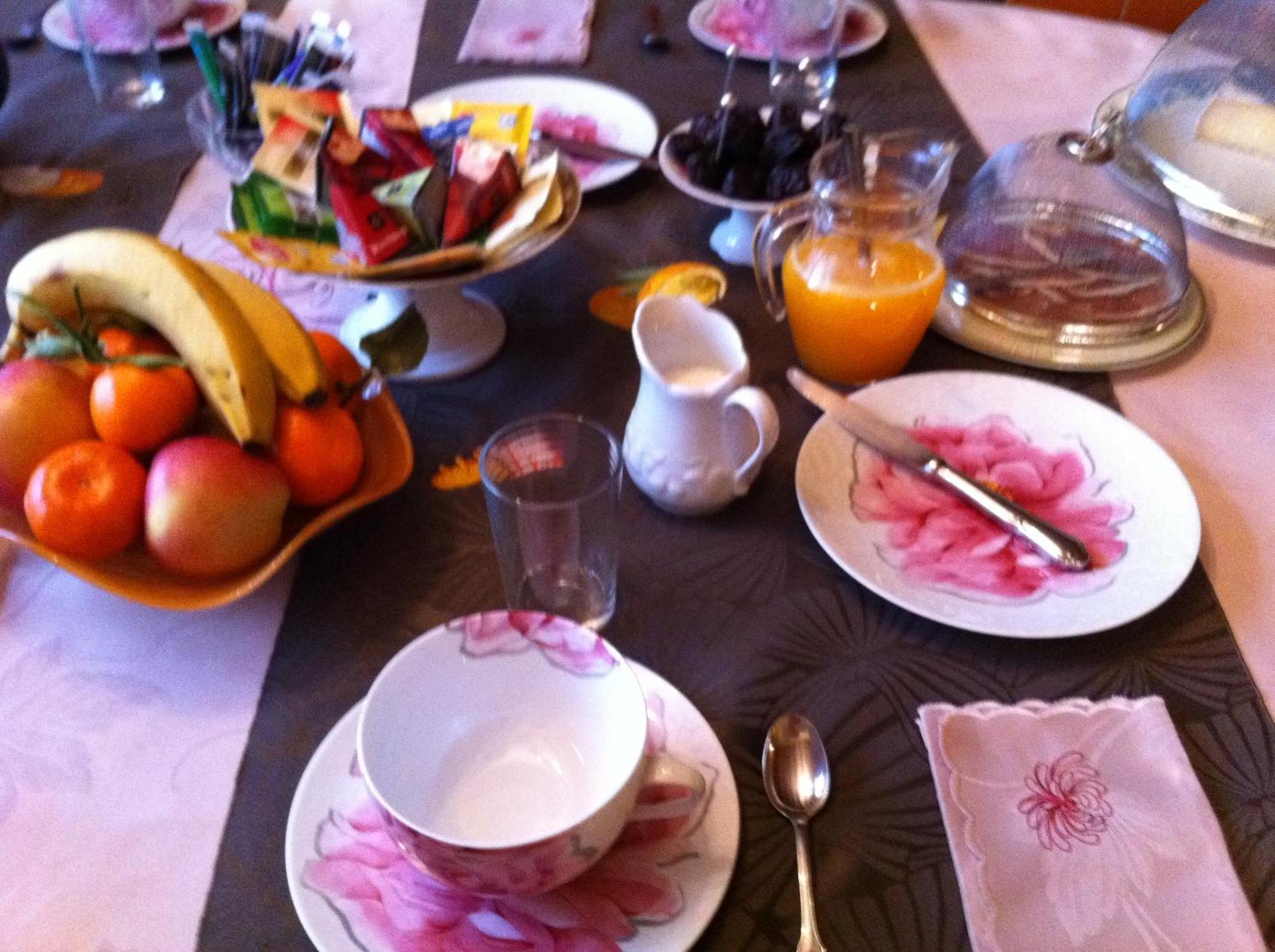 Au Fond De La Cour Bed & Breakfast Veyre-Monton ภายนอก รูปภาพ