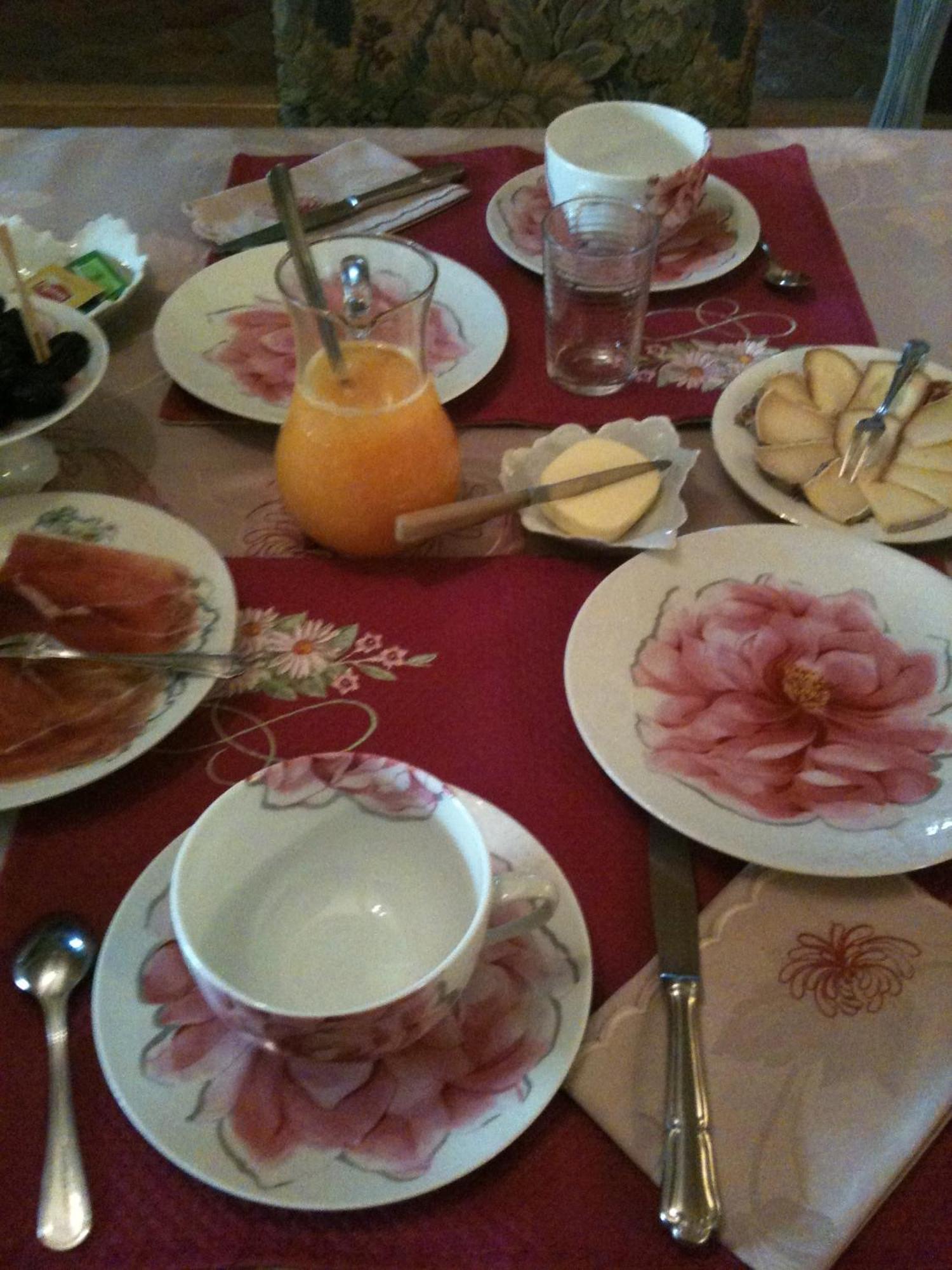 Au Fond De La Cour Bed & Breakfast Veyre-Monton ภายนอก รูปภาพ