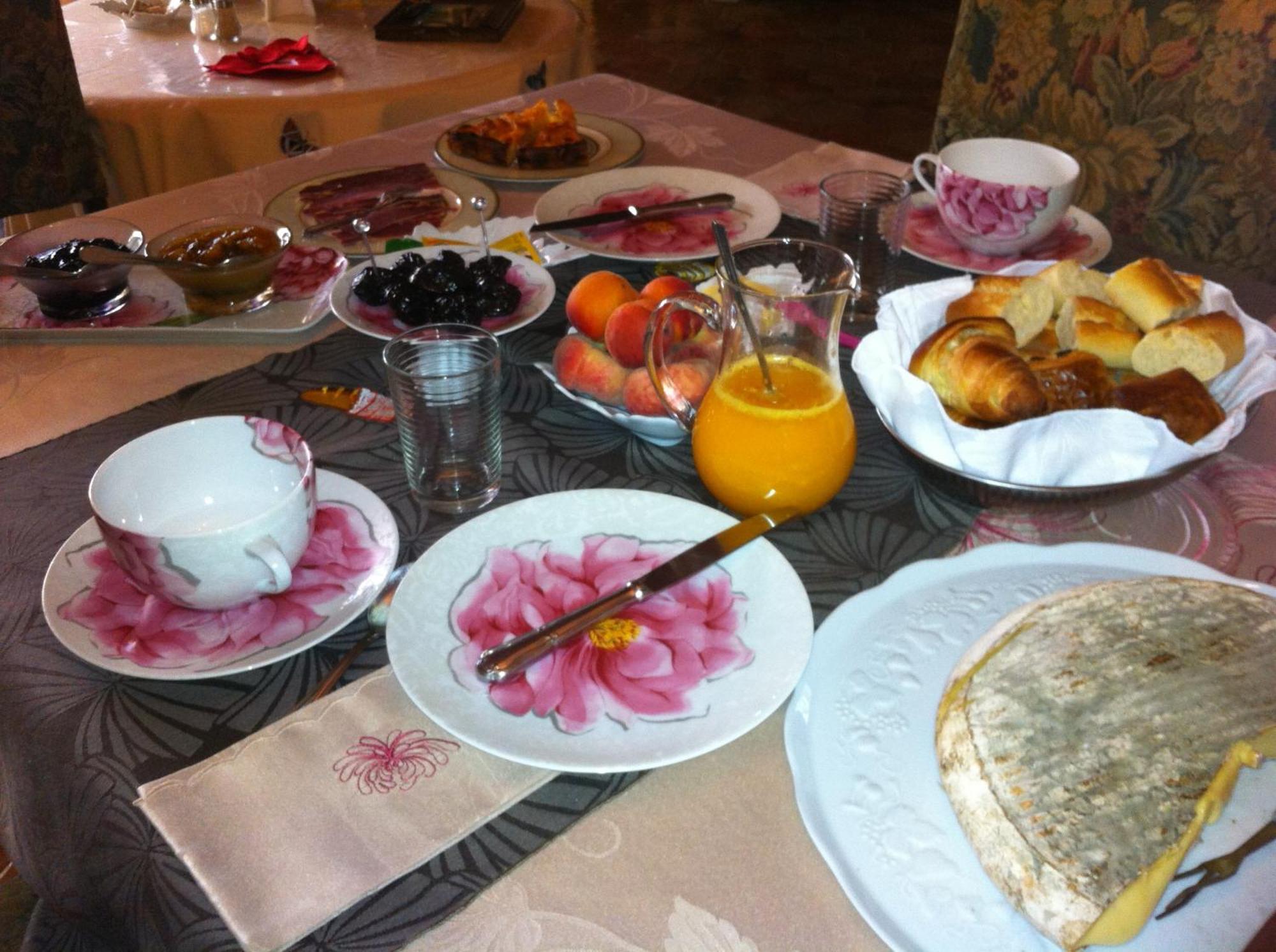 Au Fond De La Cour Bed & Breakfast Veyre-Monton ภายนอก รูปภาพ