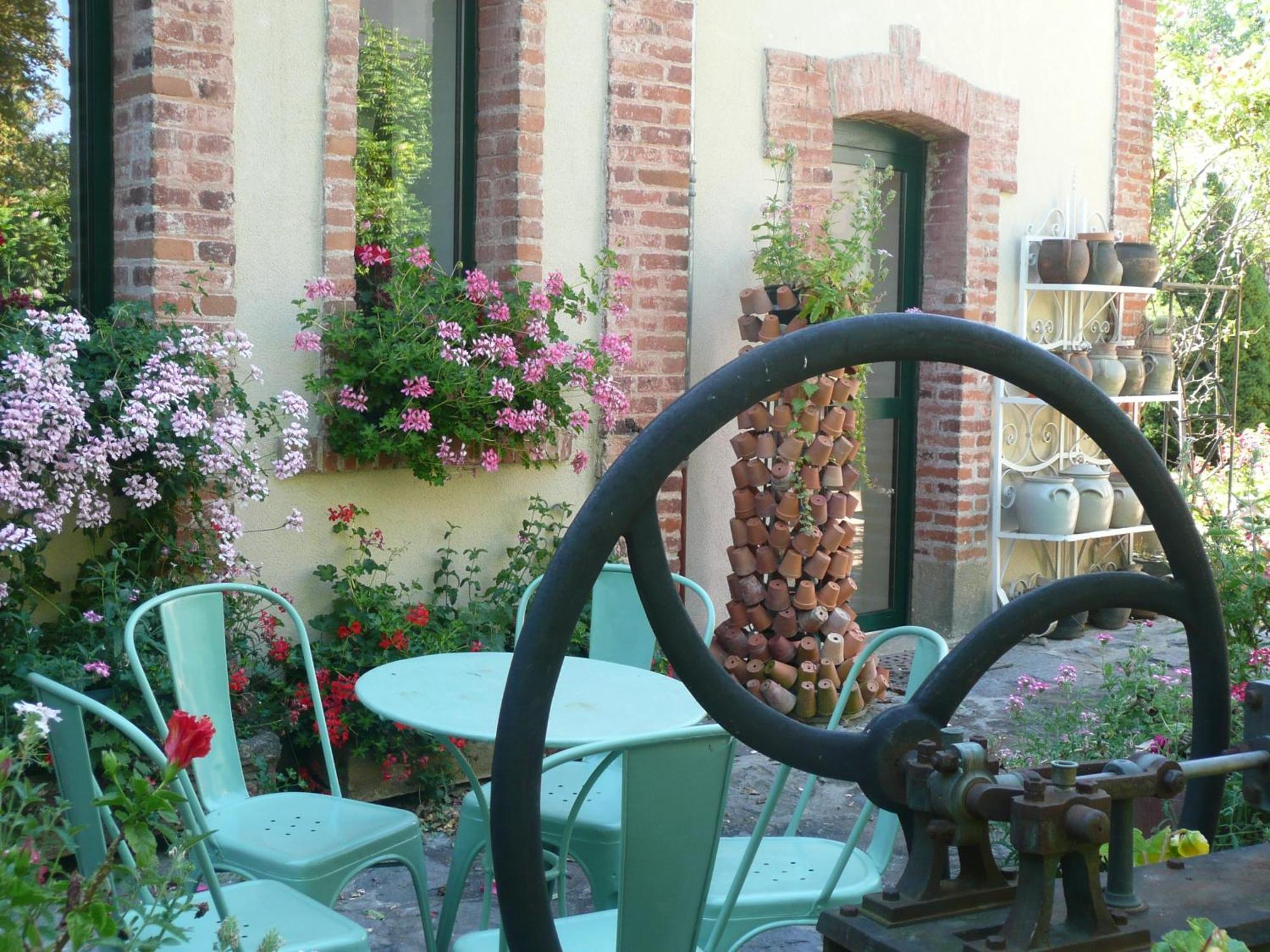Au Fond De La Cour Bed & Breakfast Veyre-Monton ภายนอก รูปภาพ