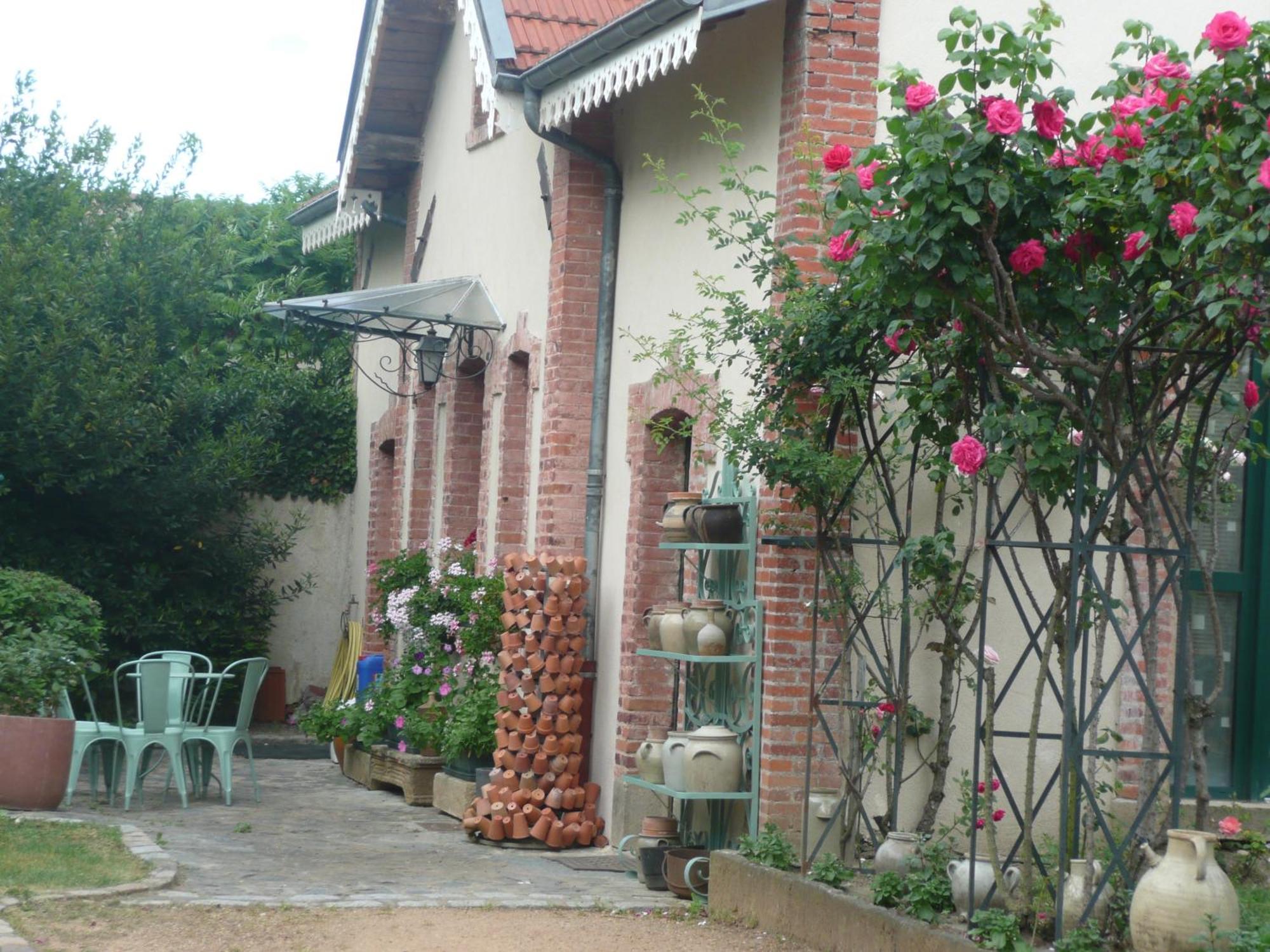 Au Fond De La Cour Bed & Breakfast Veyre-Monton ภายนอก รูปภาพ