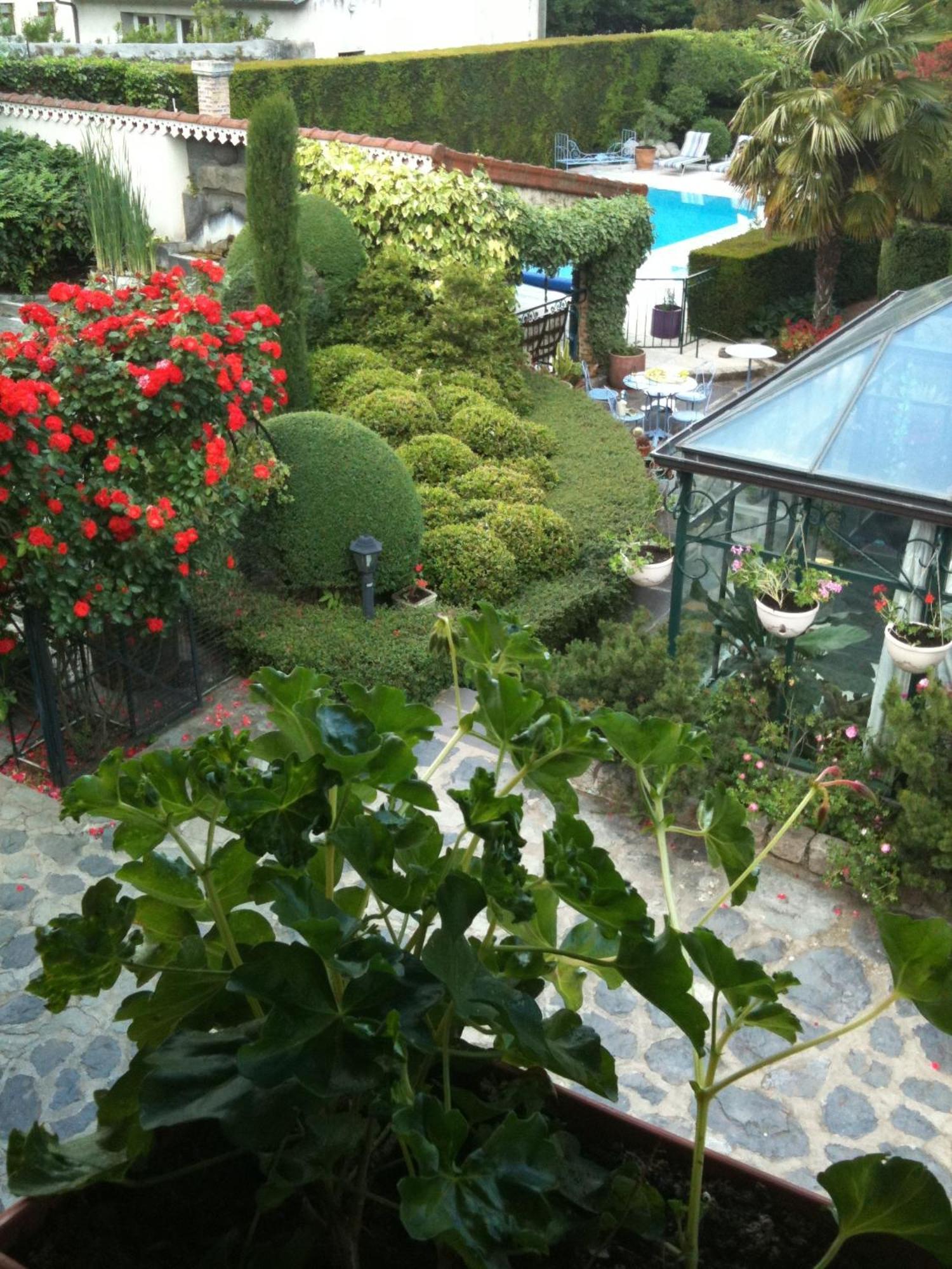 Au Fond De La Cour Bed & Breakfast Veyre-Monton ภายนอก รูปภาพ
