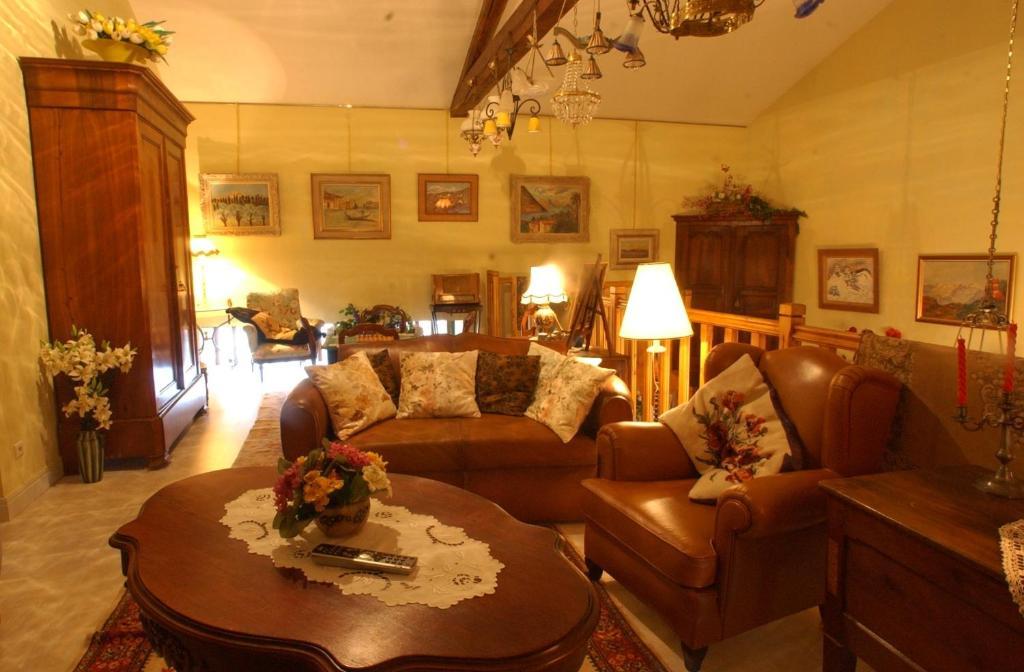 Au Fond De La Cour Bed & Breakfast Veyre-Monton ภายนอก รูปภาพ