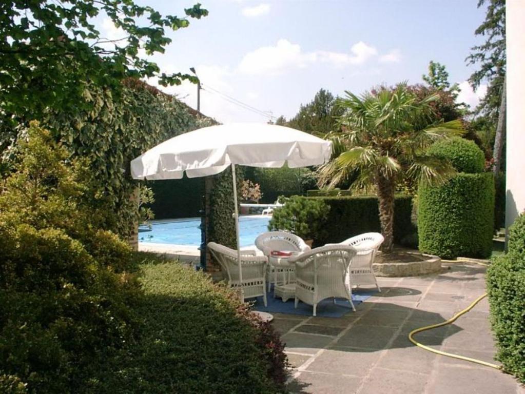 Au Fond De La Cour Bed & Breakfast Veyre-Monton ภายนอก รูปภาพ
