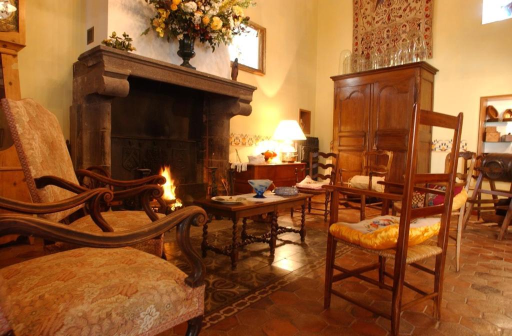 Au Fond De La Cour Bed & Breakfast Veyre-Monton ภายนอก รูปภาพ