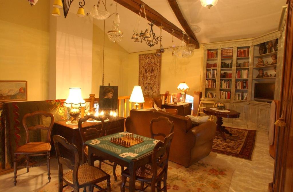 Au Fond De La Cour Bed & Breakfast Veyre-Monton ภายนอก รูปภาพ