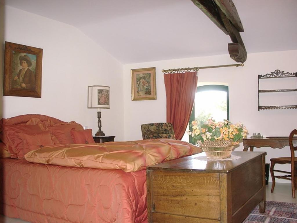 Au Fond De La Cour Bed & Breakfast Veyre-Monton ภายนอก รูปภาพ