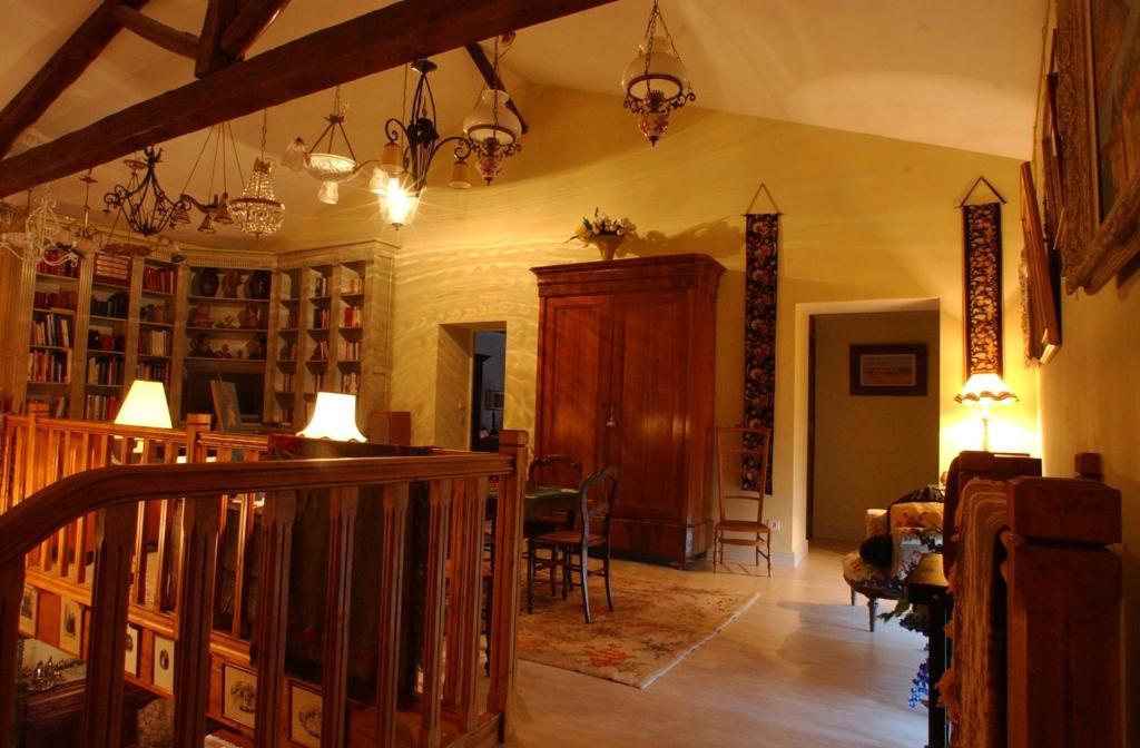 Au Fond De La Cour Bed & Breakfast Veyre-Monton ภายนอก รูปภาพ
