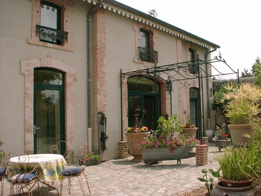 Au Fond De La Cour Bed & Breakfast Veyre-Monton ภายนอก รูปภาพ