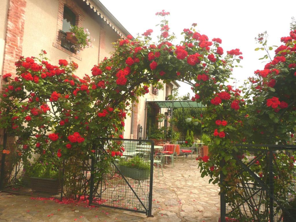 Au Fond De La Cour Bed & Breakfast Veyre-Monton ภายนอก รูปภาพ