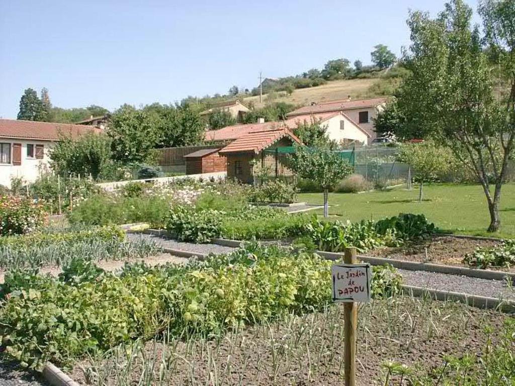 Au Fond De La Cour Bed & Breakfast Veyre-Monton ภายนอก รูปภาพ